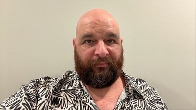 The subject here has their back against a blank wall, which feels a little clinical